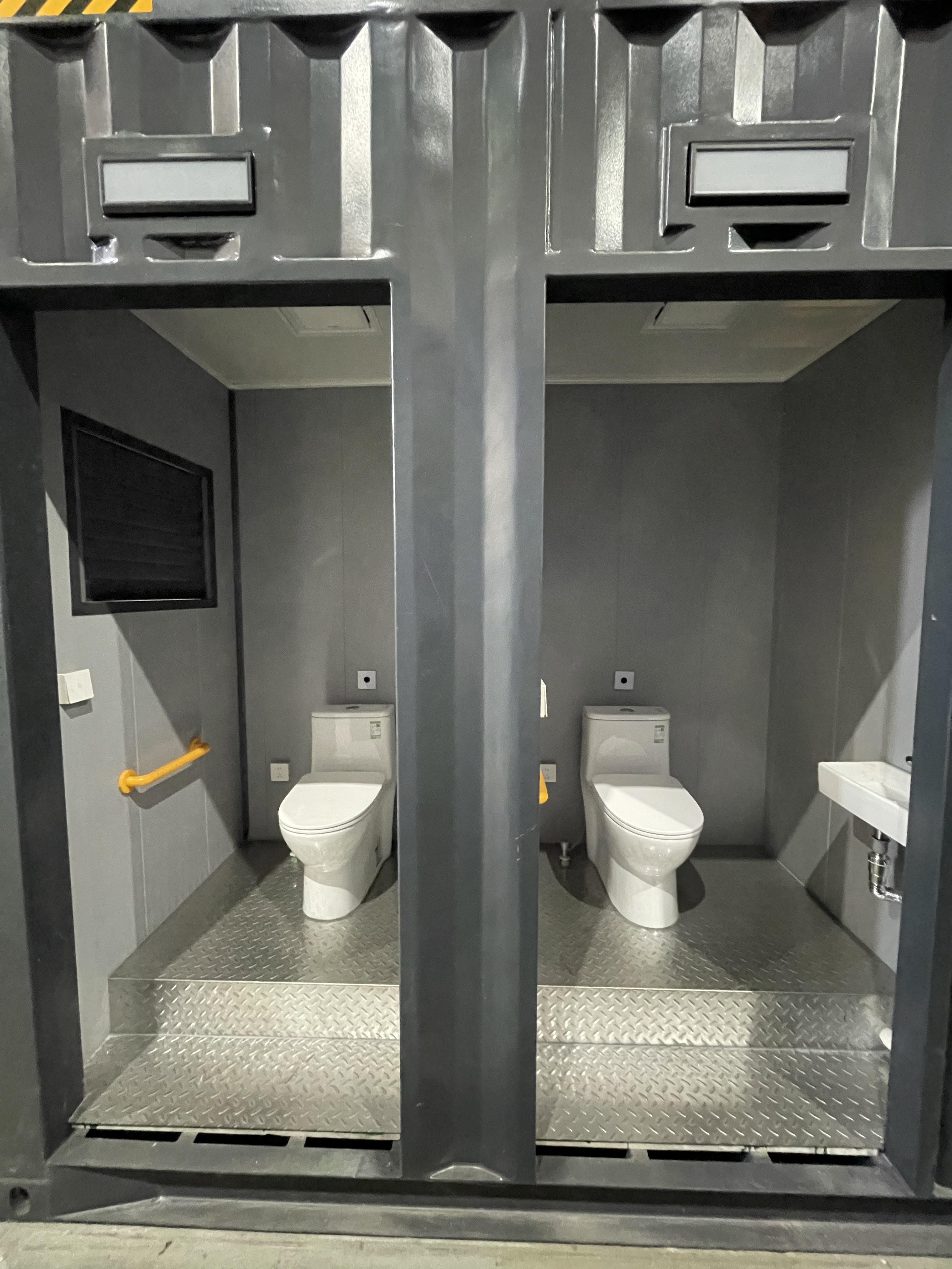 40-foot B-CRT showing cubicle doors and ventilation